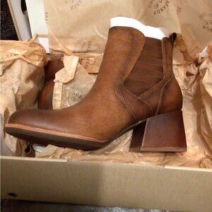 Kork-Ease Albin British Tan Leather Ankle Boots Size 7 NIB